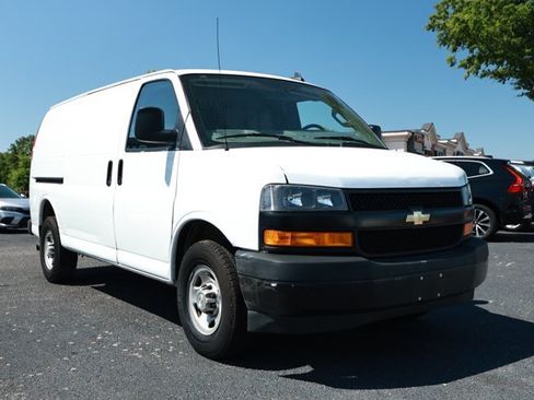 Used 2021 Chevrolet Express 2500 w/ Driver Convenience Package RWD image 3
