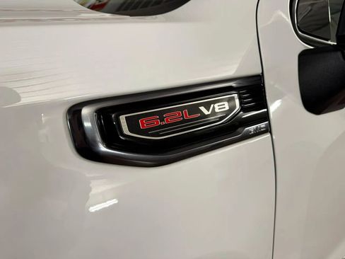 Used 2024 GMC Sierra 1500 AT4 w/ Technology Package AWD/4WD image 11