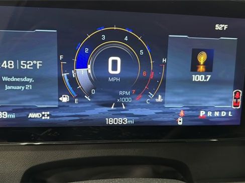 Used 2025 Chevrolet Traverse LT image 26