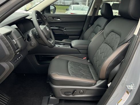 New 2026 Nissan Pathfinder Platinum FWD image 13