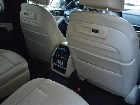 Used 2021 BMW X7 xDrive40i w/ Dynamic Handling Package AWD/4WD image 32
