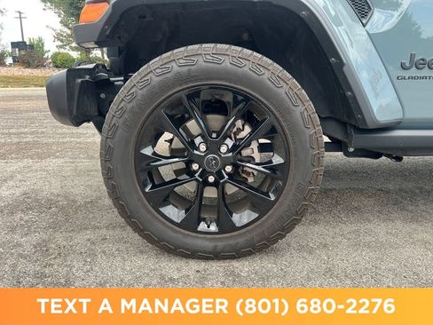 Used 2025 Jeep Gladiator Sport AWD/4WD image 9