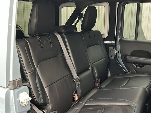 Used 2024 Jeep Wrangler Unlimited Rubicon 4xe image 37