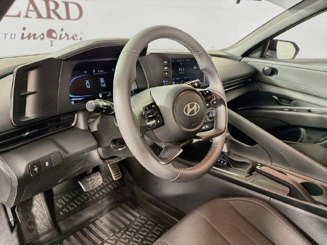 Used 2025 Hyundai Elantra Sport FWD image 11