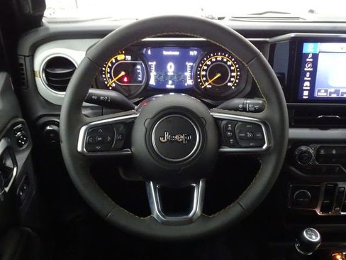 Used 2024 Jeep Wrangler Unlimited Sahara AWD/4WD image 22