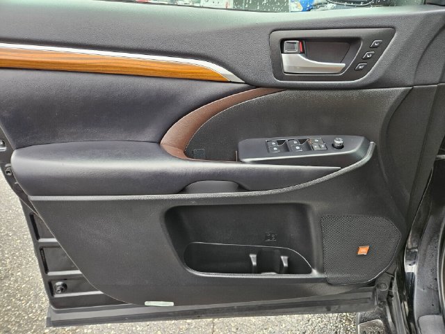 Used 2019 Toyota Highlander Limited Platinum AWD/4WD image 25