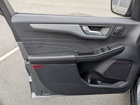 New 2026 Ford Escape SE w/ PHEV Premium Package FWD image 15
