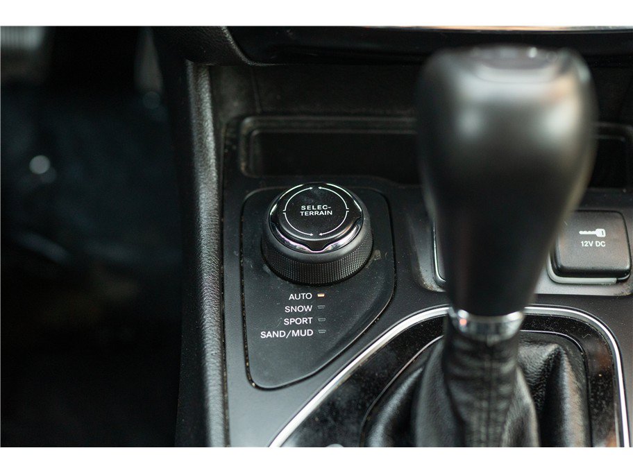 Used 2020 Jeep Cherokee Limited AWD/4WD image 10
