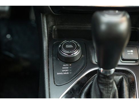 Used 2020 Jeep Cherokee Limited AWD/4WD image 10