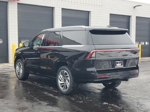 New 2025 Lincoln Navigator Reserve image 3