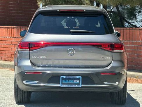 Used 2023 Mercedes-Benz EQB 300 4MATIC image 5