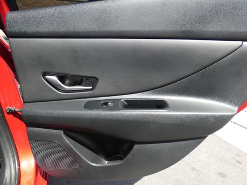 Used 2023 Hyundai Elantra Limited image 38