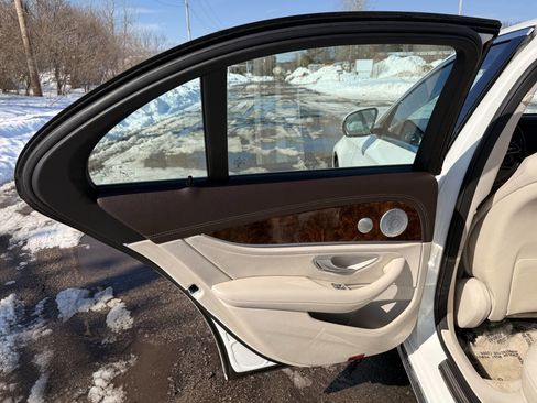 Used 2020 Mercedes-Benz E 350 4MATIC Sedan image 11