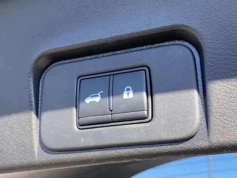 Used 2023 Nissan Rogue SV w/ SV Premium Package image 13