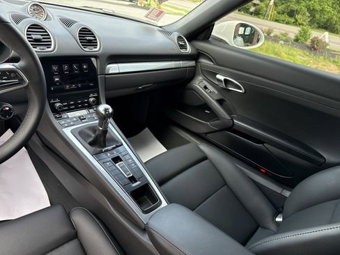 Used 2024 Porsche 718 Boxster S RWD image 21