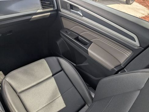 Used 2021 Volkswagen Atlas Cross Sport SE AWD/4WD image 25