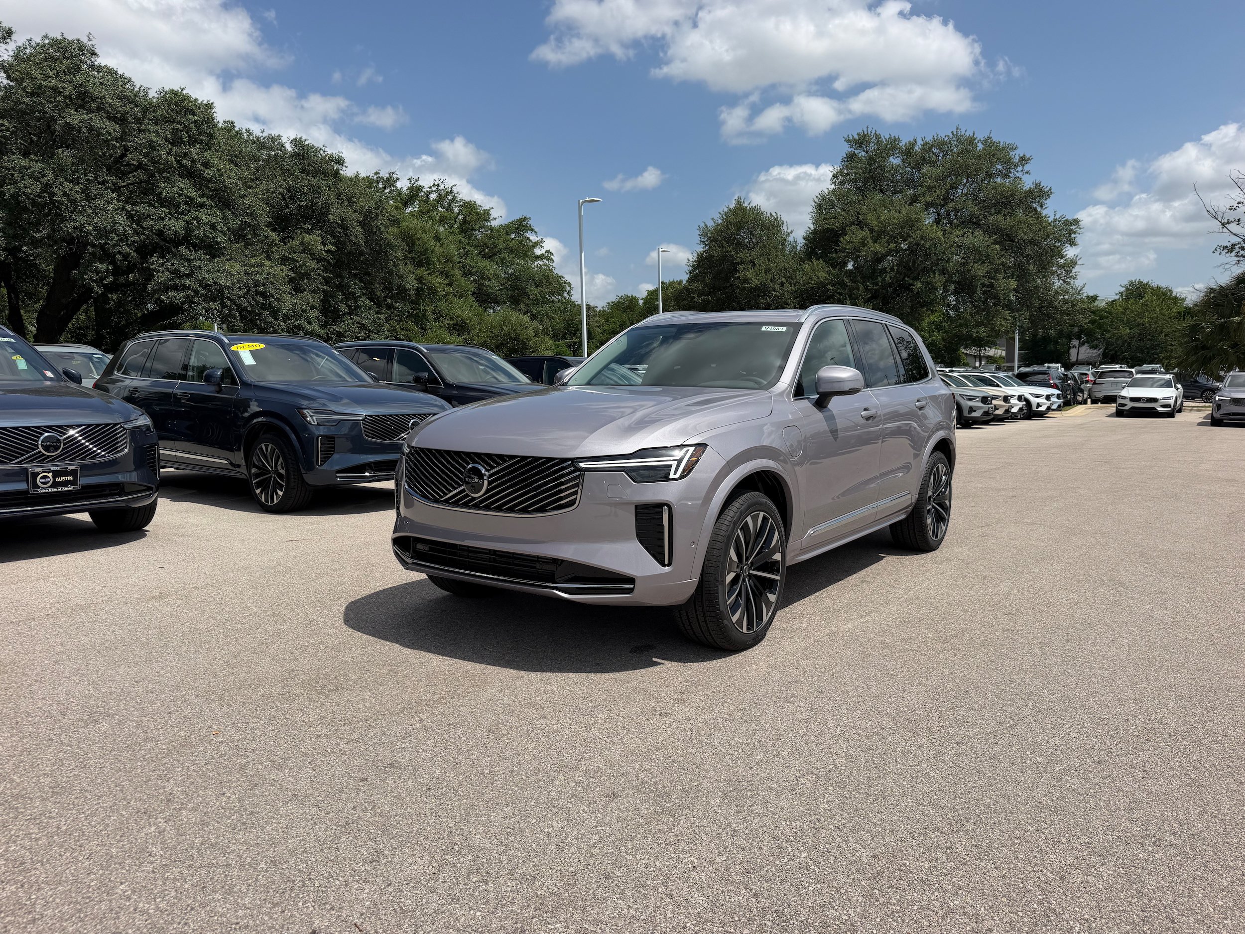 New 2026 Volvo XC90 T8 Plus AWD/4WD image 2
