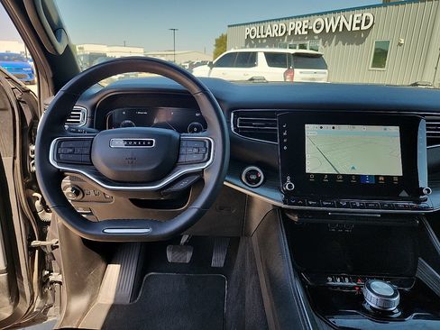 Used 2023 Jeep Wagoneer L Series III RWD image 7