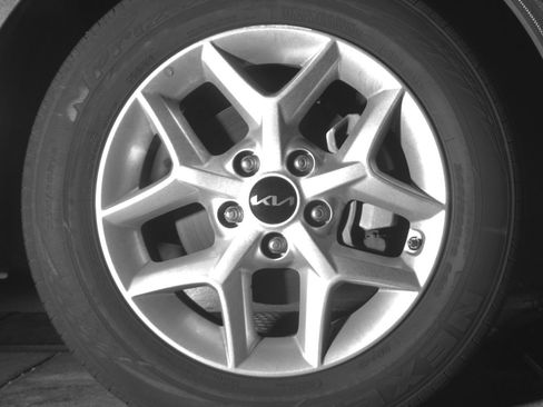 Used 2025 Kia Soul LX w/ LX Technology Package FWD image 13