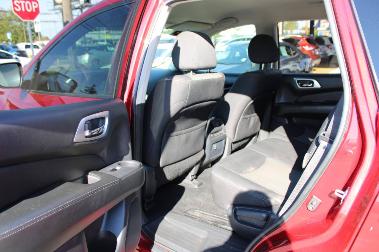 Used 2018 Nissan Pathfinder S AWD/4WD image 13