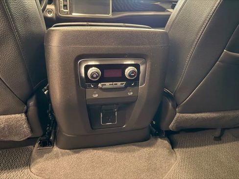 Used 2022 GMC Yukon XL Denali AWD/4WD image 17