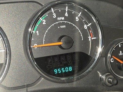 Used 2014 Jeep Wrangler Unlimited Sahara image 5