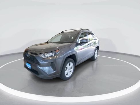 Used 2021 Toyota RAV4 LE AWD/4WD image 4