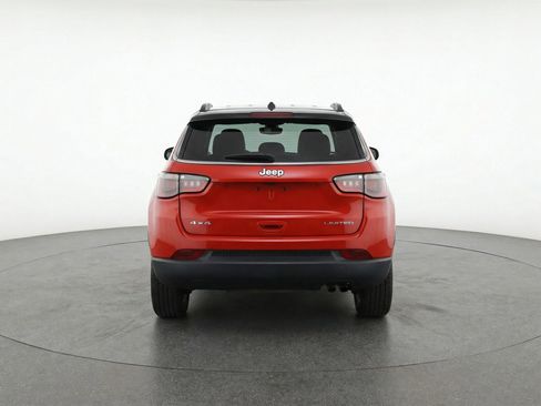 Used 2025 Jeep Compass Latitude AWD/4WD image 7