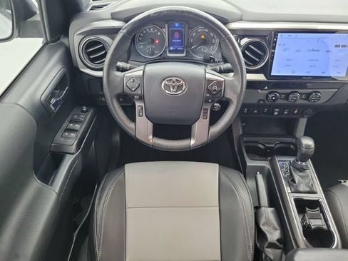 Used 2018 Toyota Tacoma TRD Sport w/ Technology Package RWD image 14