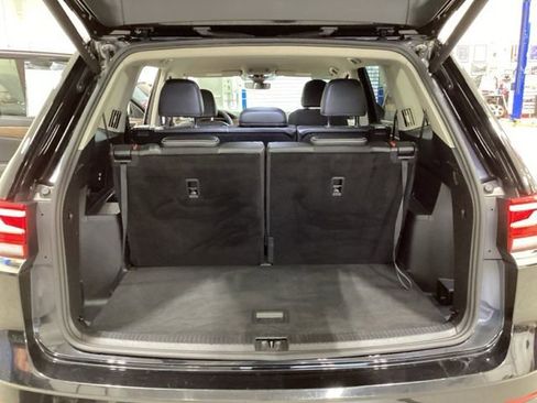 Used 2024 Volkswagen Atlas SE AWD/4WD image 16