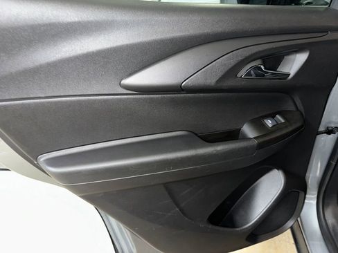 Certified 2023 Chevrolet TrailBlazer LT w/ LPO, Blackout Package image 17