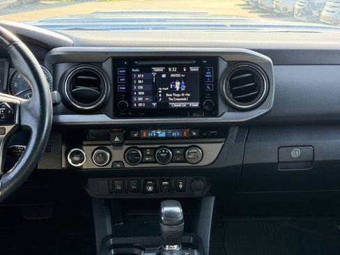 Used 2018 Toyota Tacoma TRD Pro AWD/4WD image 19