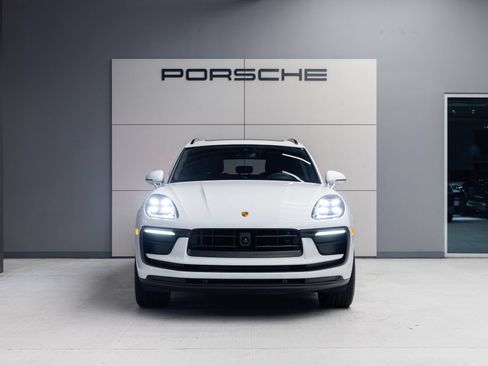 Certified 2026 Porsche Macan AWD/4WD image 10