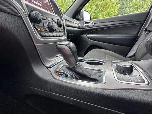 Used 2020 Jeep Grand Cherokee Laredo AWD/4WD image 15