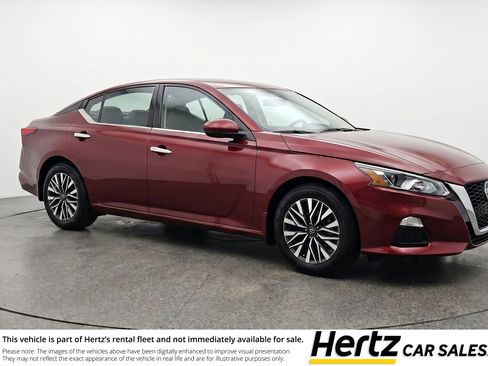 Used 2025 Nissan Altima 2.5 SV FWD image 1