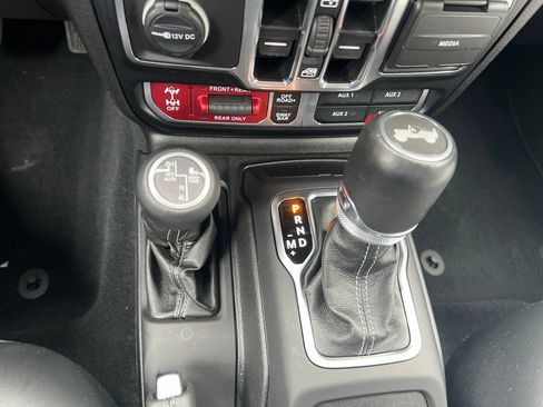 Used 2024 Jeep Wrangler Unlimited Rubicon AWD/4WD image 27
