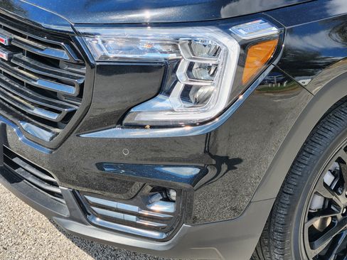 Certified 2023 GMC Terrain SLT w/ Tech Package image 9