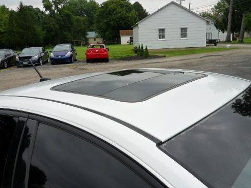 Used 2008 Pontiac G8 w/ Premium Package RWD image 6