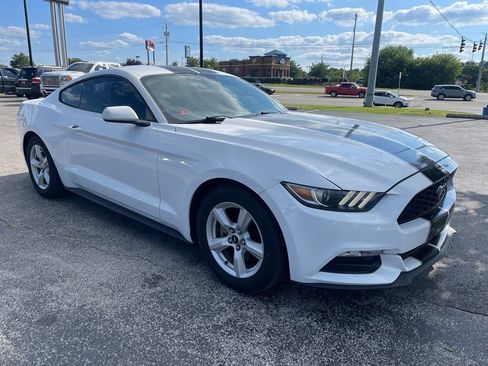 Used 2016 Ford Mustang Coupe RWD image 2