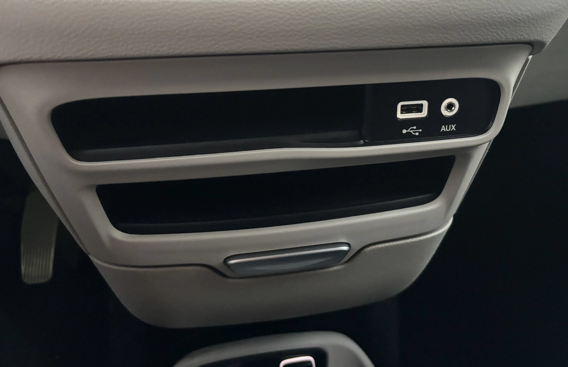 Used 2017 Chrysler Pacifica Touring FWD image 25