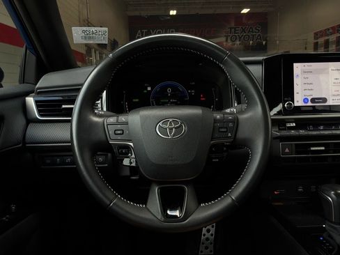 Used 2025 Toyota Camry SE FWD image 32