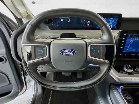 Used 2025 Ford Expedition Max Platinum AWD/4WD image 9