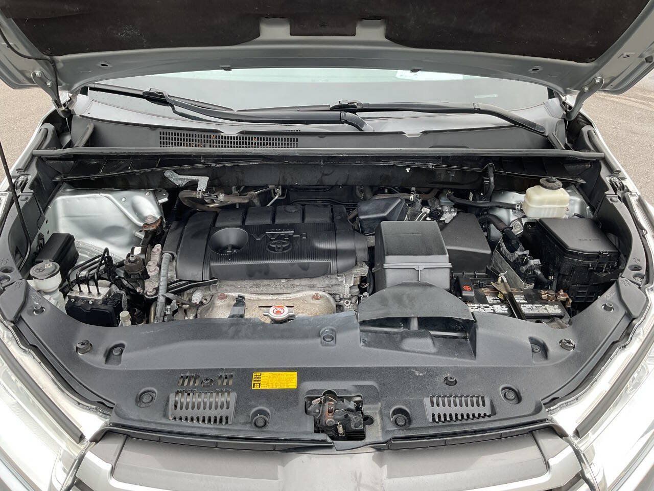 Used 2019 Toyota Highlander LE FWD image 48