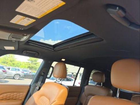 Used 2024 INFINITI QX80 Sensory AWD/4WD image 2