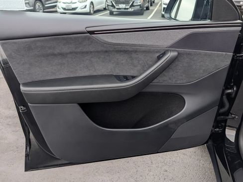 Used 2026 Tesla Model Y 2WD image 17