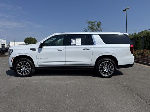 Used 2026 GMC Yukon XL Denali w/ Denali Reserve Package AWD/4WD image 7