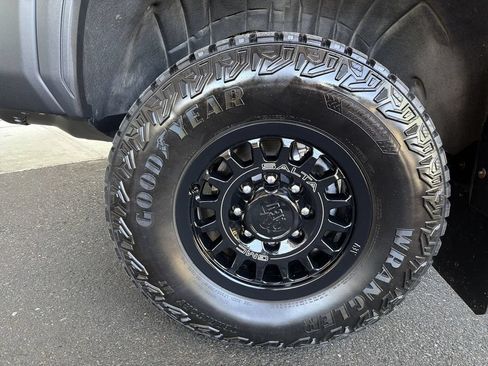 Certified 2025 GMC Sierra 2500 AT4X w/ AT4X AEV Edition AWD/4WD image 34