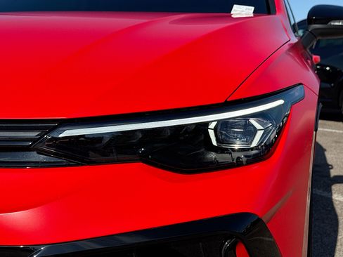 Used 2025 Volkswagen Golf R Black Edition image 9