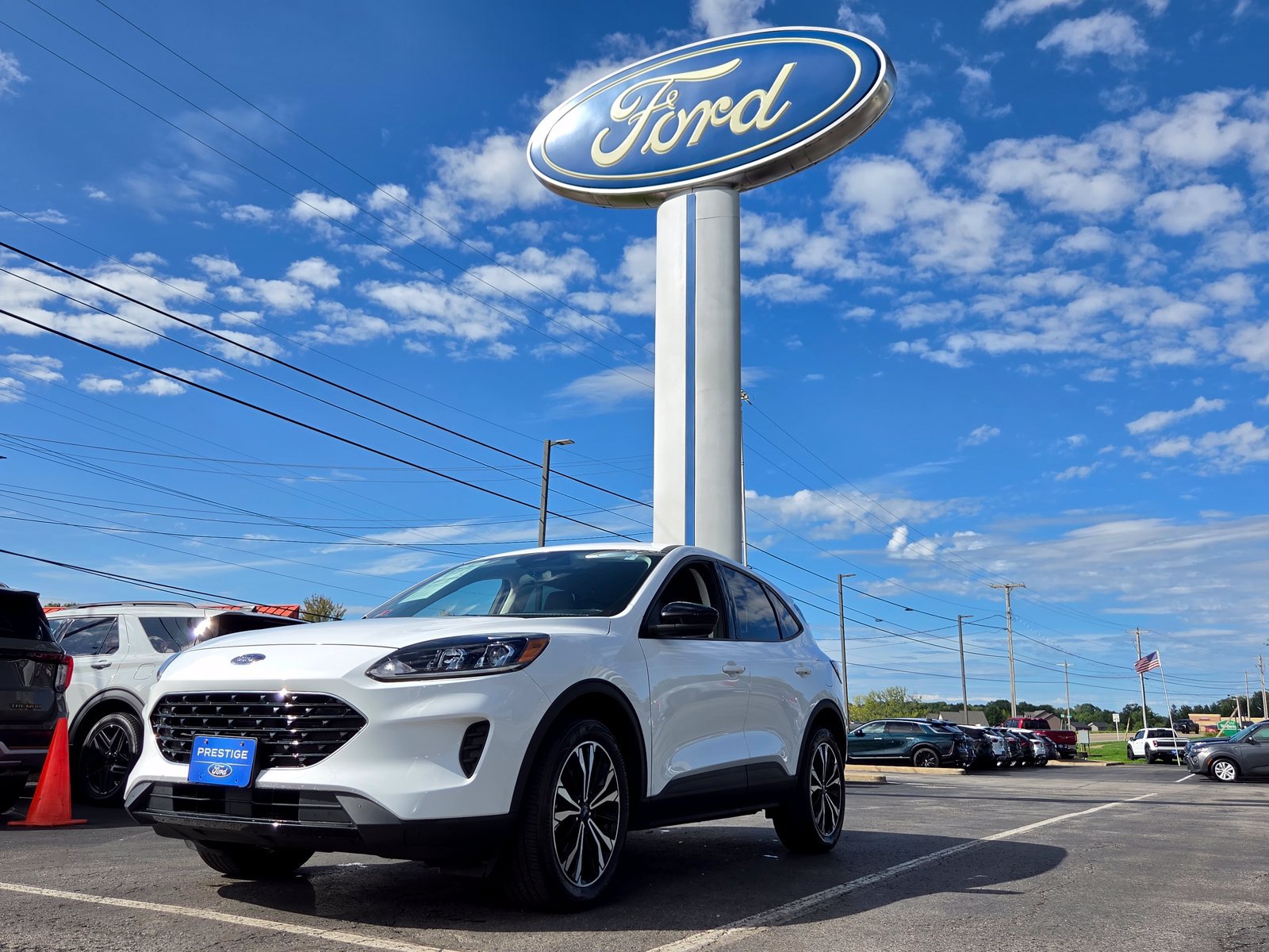 Used 2022 Ford Escape SE w/ SE Sport Appearance Package AWD/4WD image 9