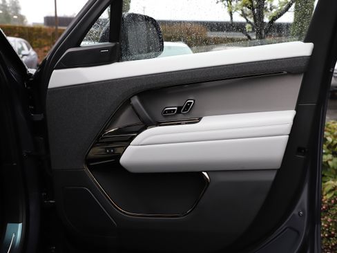 New 2026 Land Rover Range Rover Sport SE AWD/4WD image 9